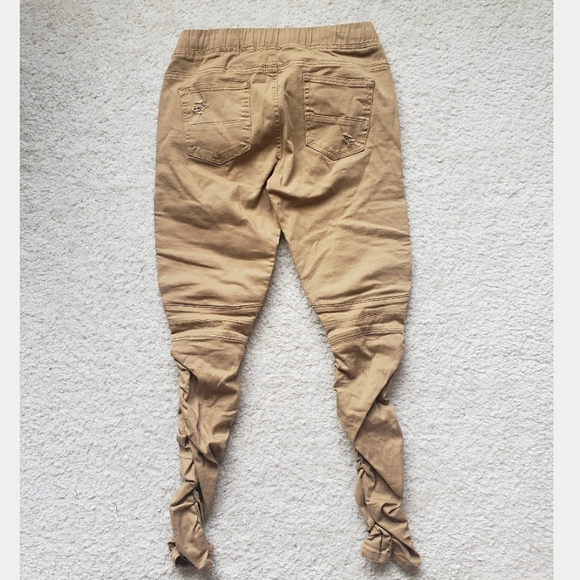 Distressed Ruched Jeans - Picture 3 of 4